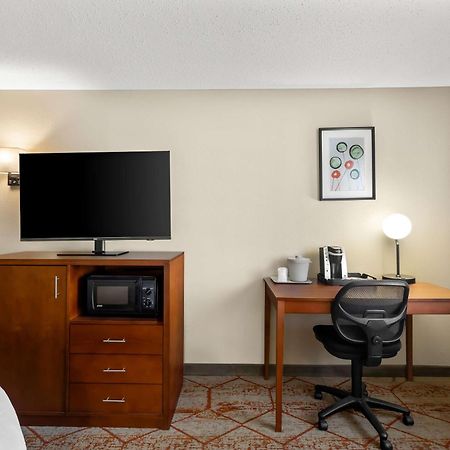Best Western Fremont Angola I-80 90 Toll Road Екстер'єр фото